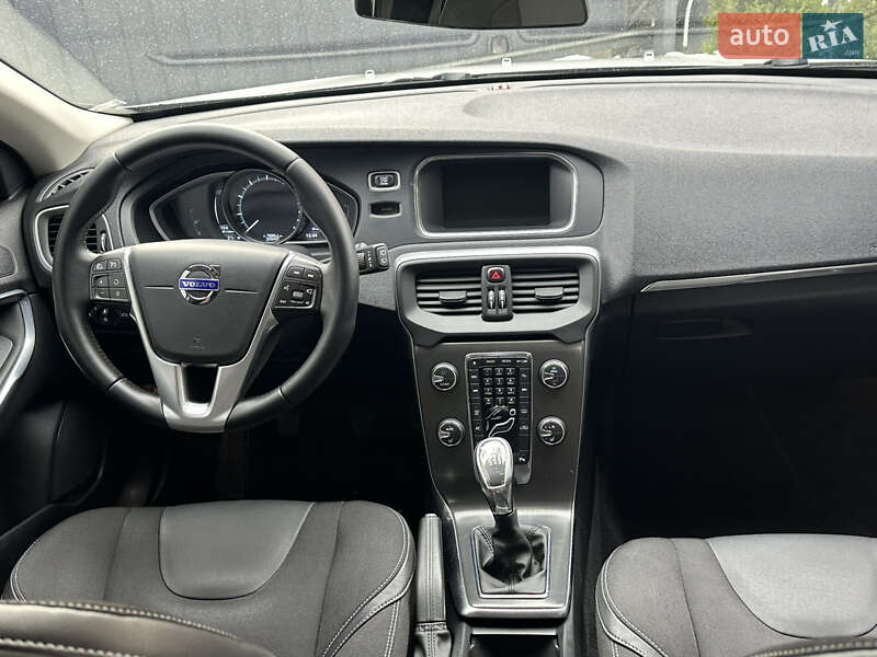 Хетчбек Volvo V40 2012 в Луцьку