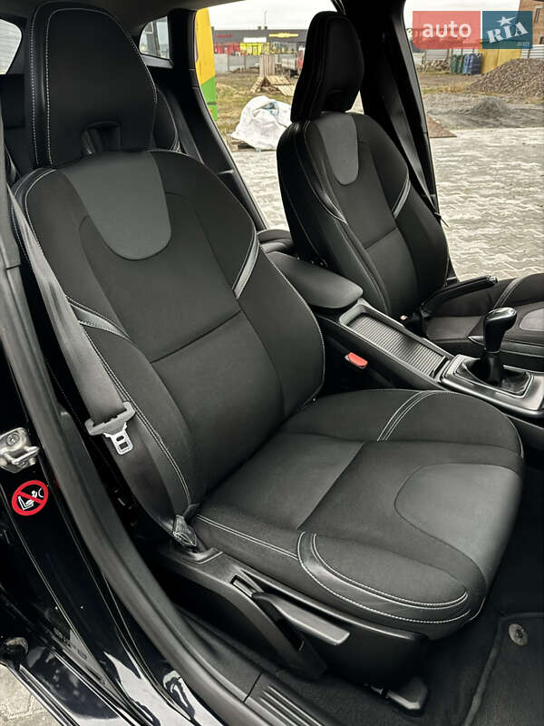 Хэтчбек Volvo V40 2014 в Бродах