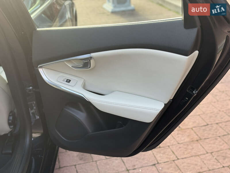 Хетчбек Volvo V40 2013 в Стрию