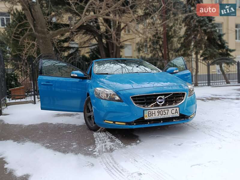2013 Volvo V40, VIN VV1UV8U40E4108102:plate — фото 1 (autoria)