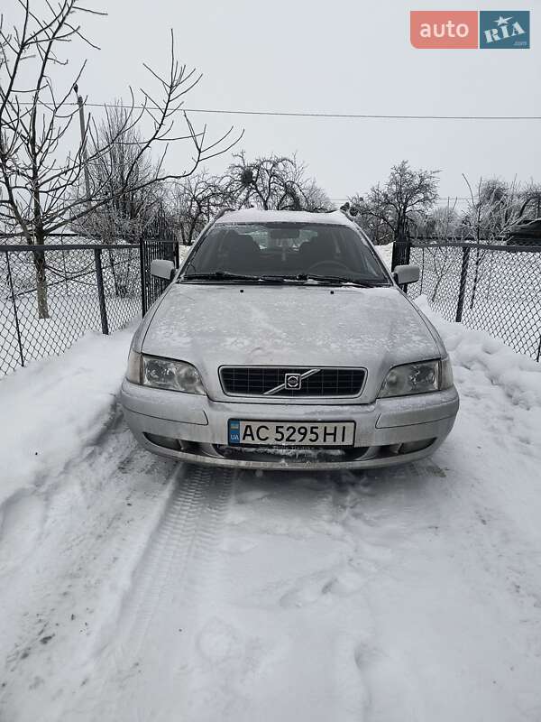 Volvo V40 2004