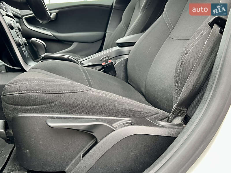 Хэтчбек Volvo V40 2013 в Киеве фото 20 Хэтчбек Volvo V40 2013 в Киеве