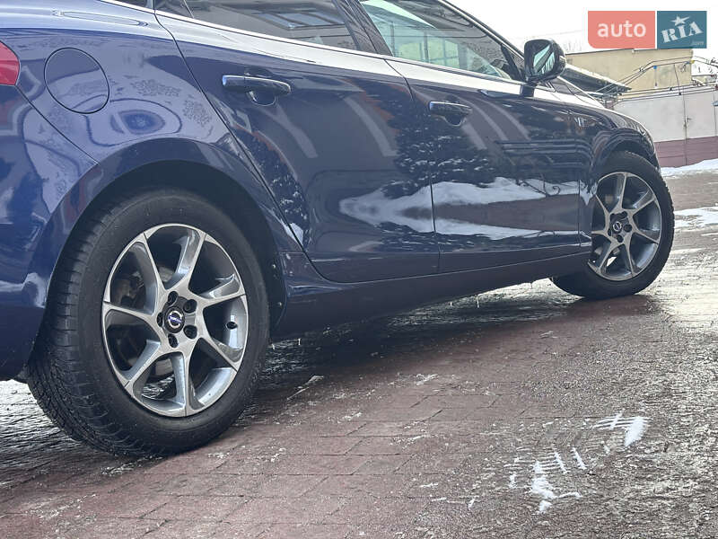Хетчбек Volvo V40 2015 в Стрию