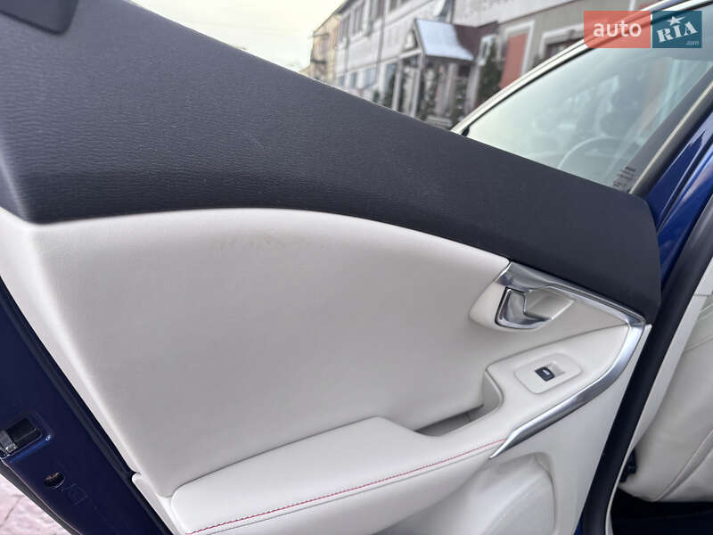 Хетчбек Volvo V40 2015 в Стрию