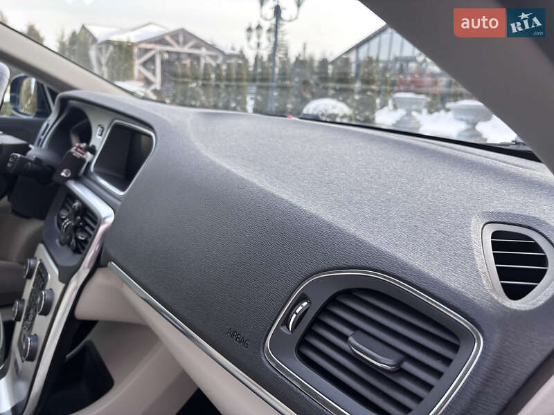 Хетчбек Volvo V40 2015 в Стрию