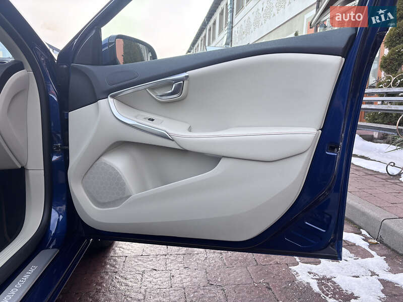 Хетчбек Volvo V40 2015 в Стрию