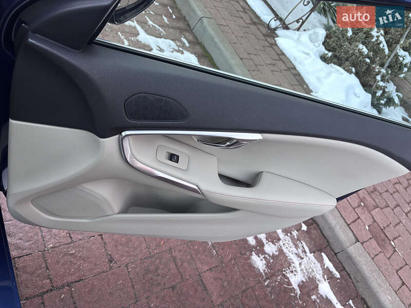 Хетчбек Volvo V40 2015 в Стрию