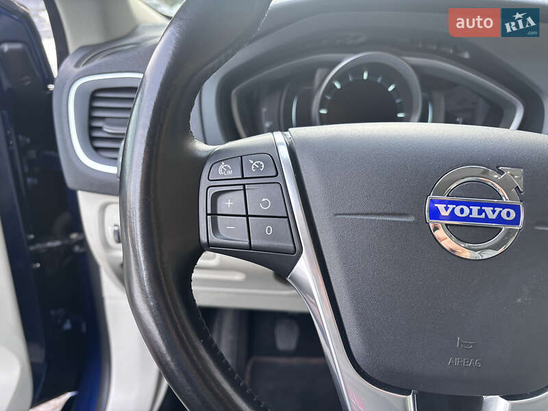 Хетчбек Volvo V40 2015 в Стрию