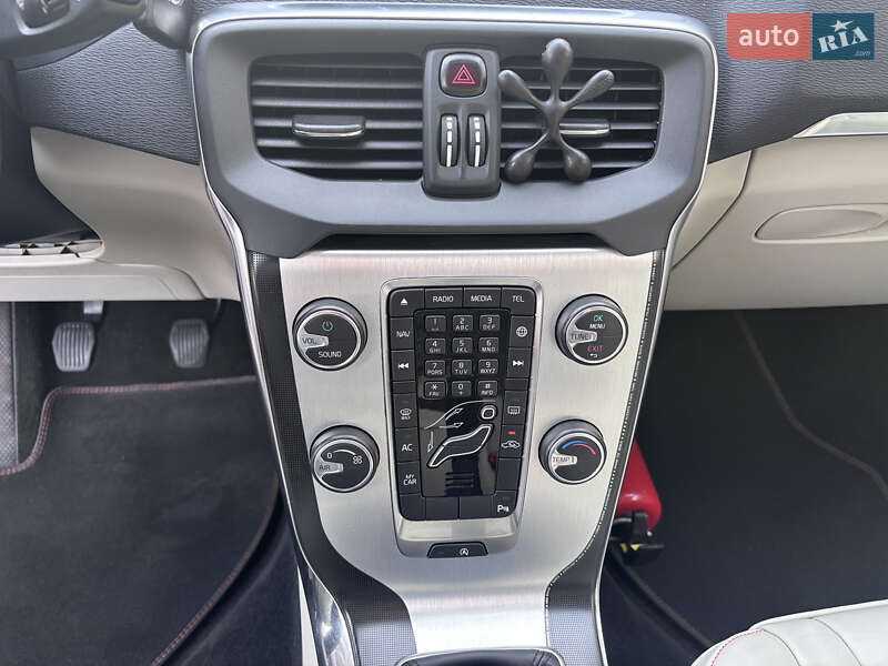 Хетчбек Volvo V40 2015 в Стрию