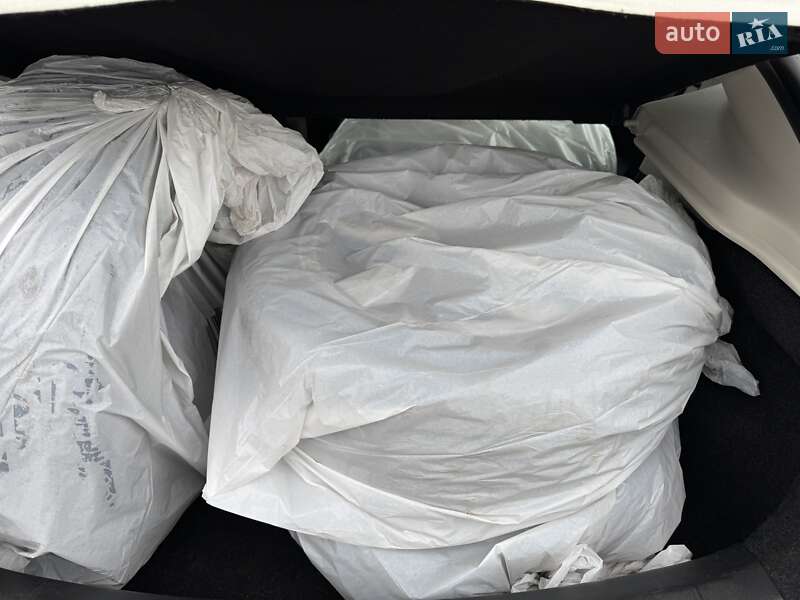 Хетчбек Volvo V40 2016 в Радивиліві