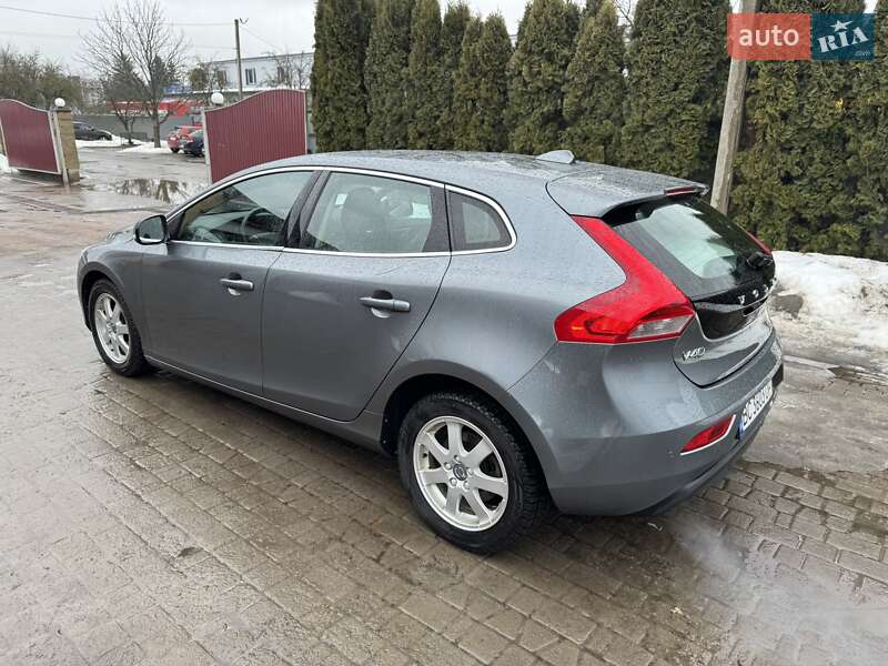 Хетчбек Volvo V40 2016 в Радивиліві