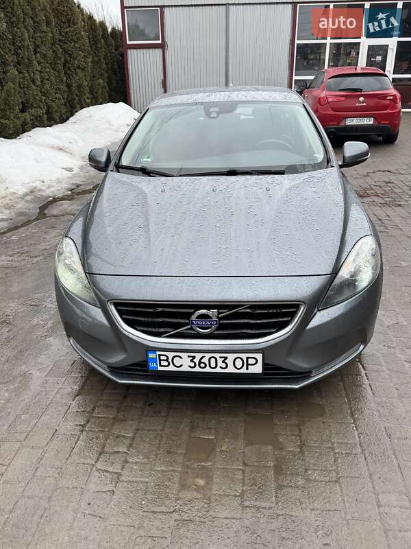 Хетчбек Volvo V40 2016 в Радивиліві