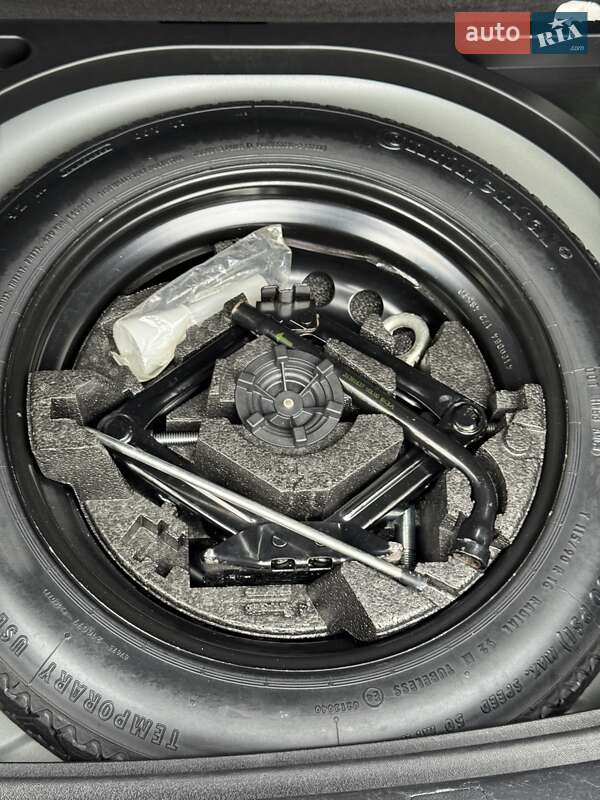 Хетчбек Volvo V40 2016 в Радивиліві