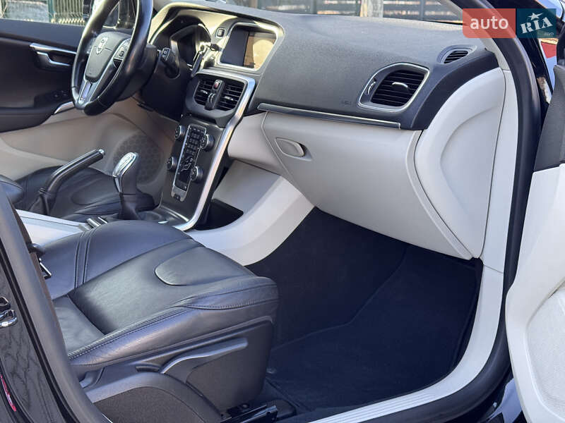 Хэтчбек Volvo V40 2013 в Стрые фото 81 Хэтчбек Volvo V40 2013 в Стрые