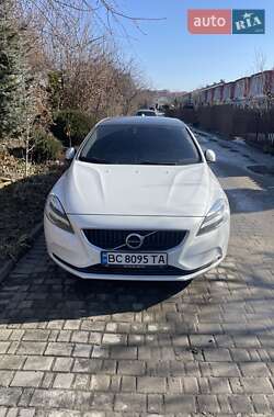 Хэтчбек Volvo V40 2017 в Львове
