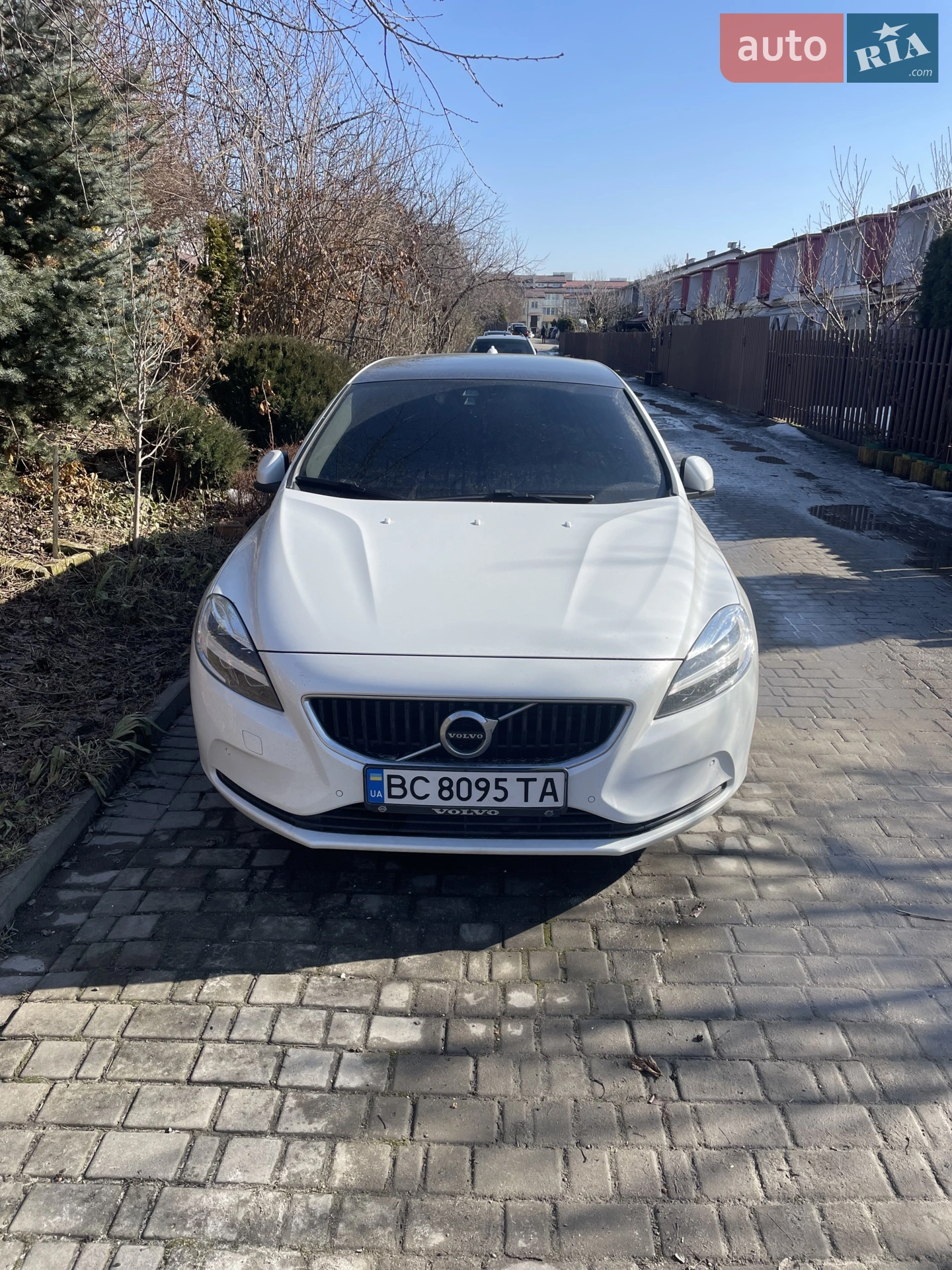 2017 Volvo V40 - фото 1