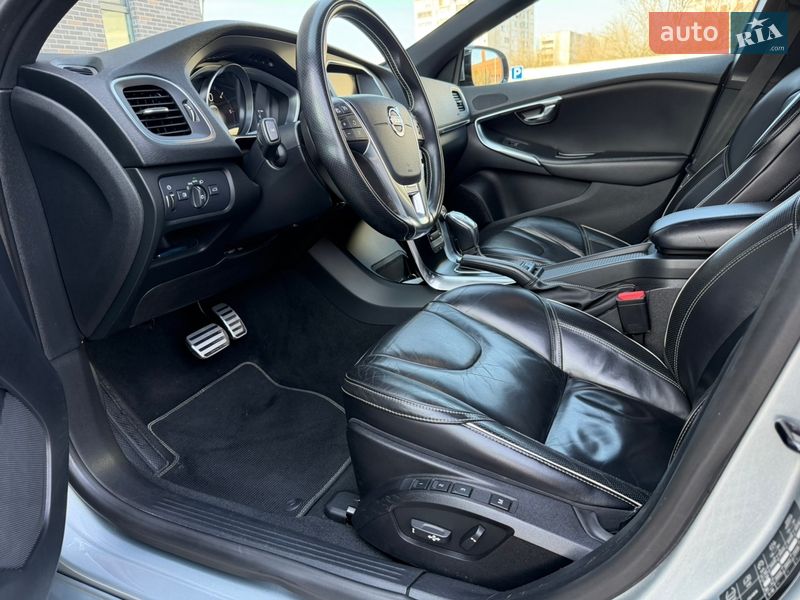 Хетчбек Volvo V40 2013 в Львові фото 28 Хетчбек Volvo V40 2013 в Львові