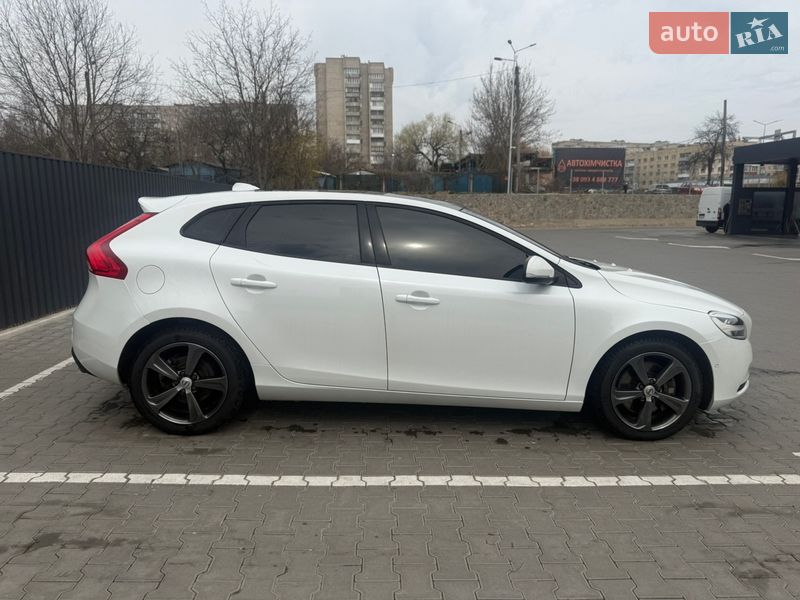 Хэтчбек Volvo V40 2016 в Виннице