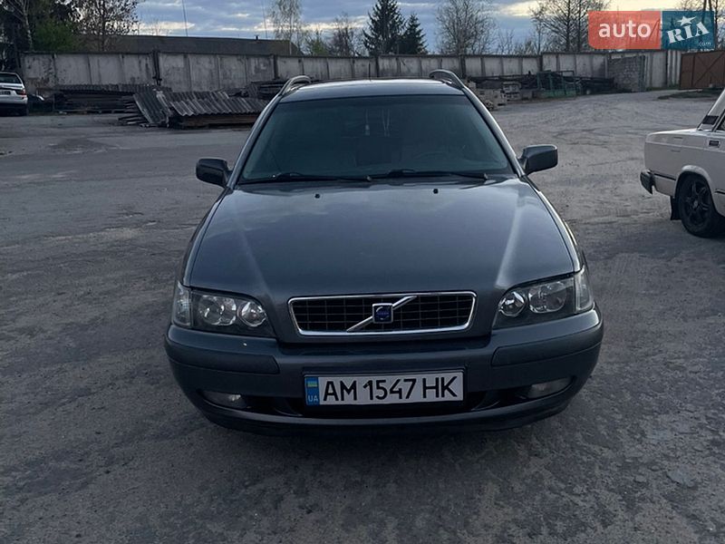 Volvo V40 2002