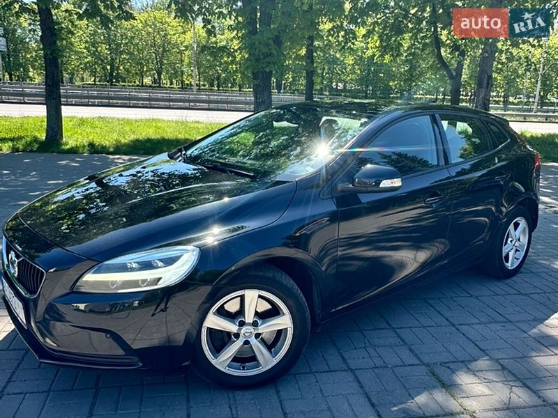 Хэтчбек Volvo V40 2017 в Киеве