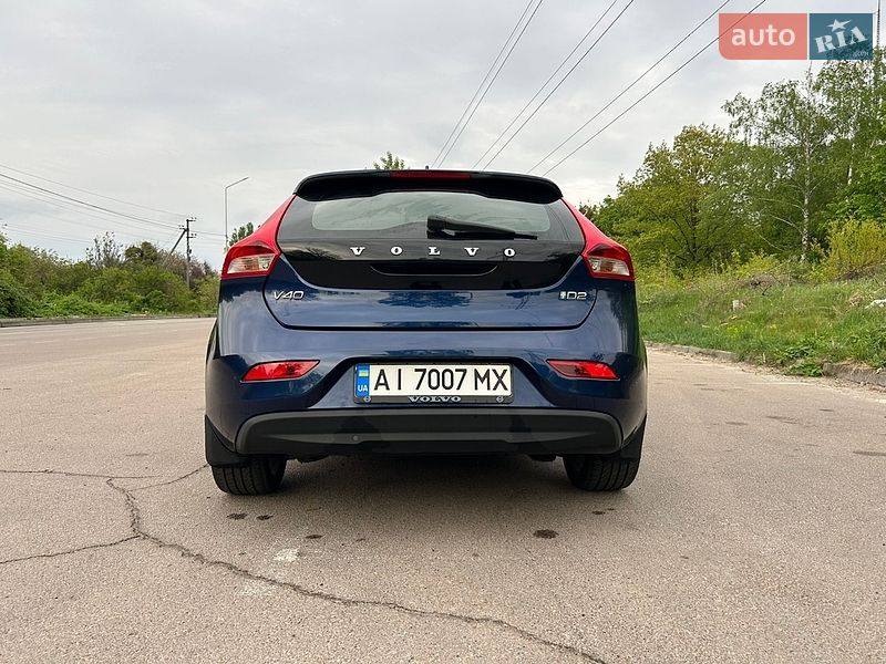 Хэтчбек Volvo V40 2015 в Киеве