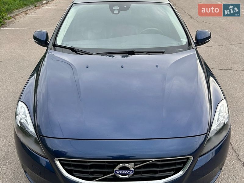 Хэтчбек Volvo V40 2015 в Киеве