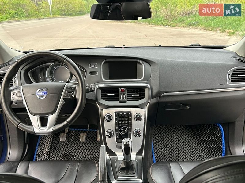 Хэтчбек Volvo V40 2015 в Киеве