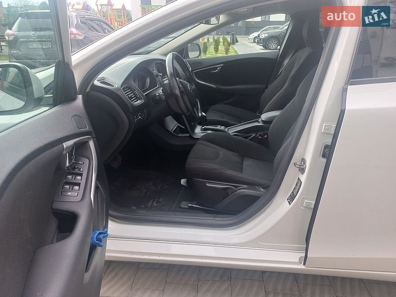Хэтчбек Volvo V40 2014 в Шептицькому