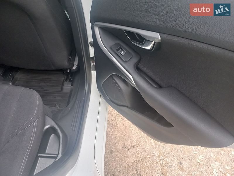 Хэтчбек Volvo V40 2014 в Шептицькому