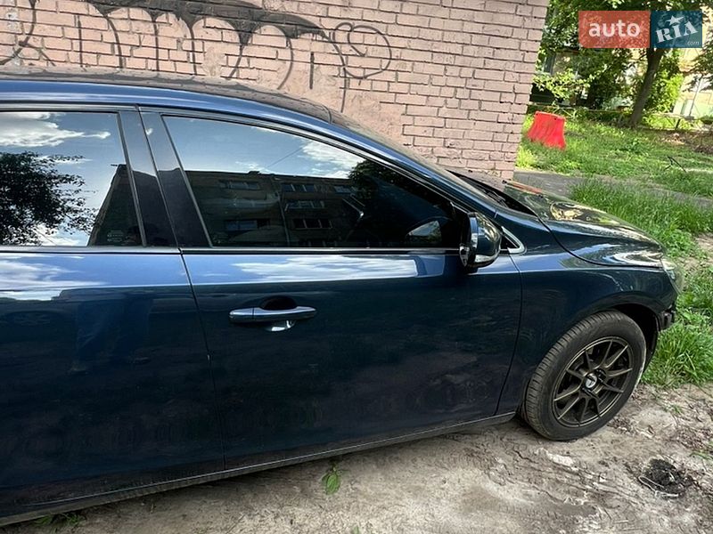 Хэтчбек Volvo V40 2014 в Киеве