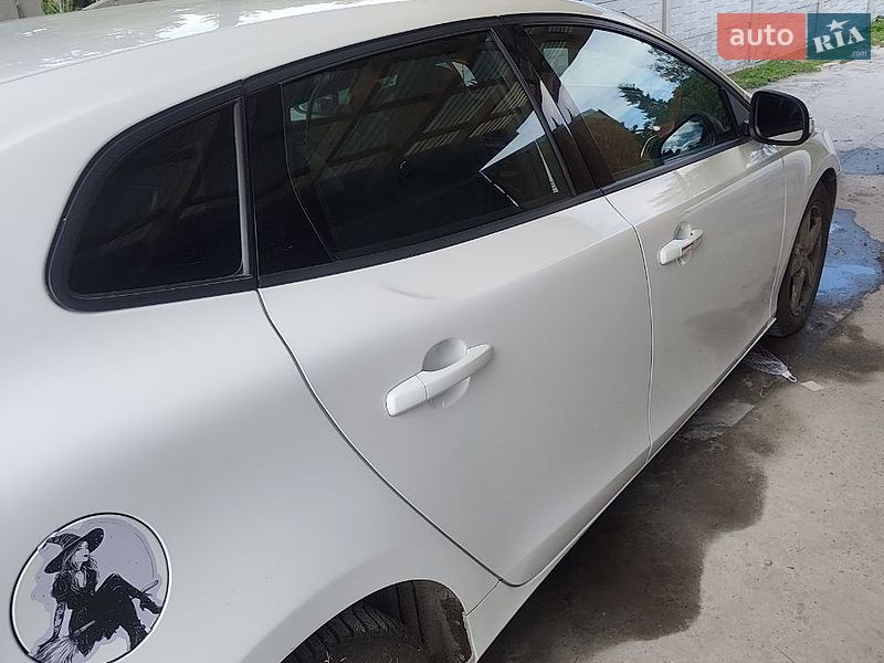 Volvo V40 2014