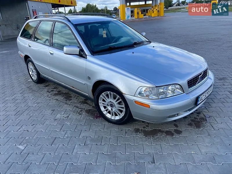 Volvo V40 2004