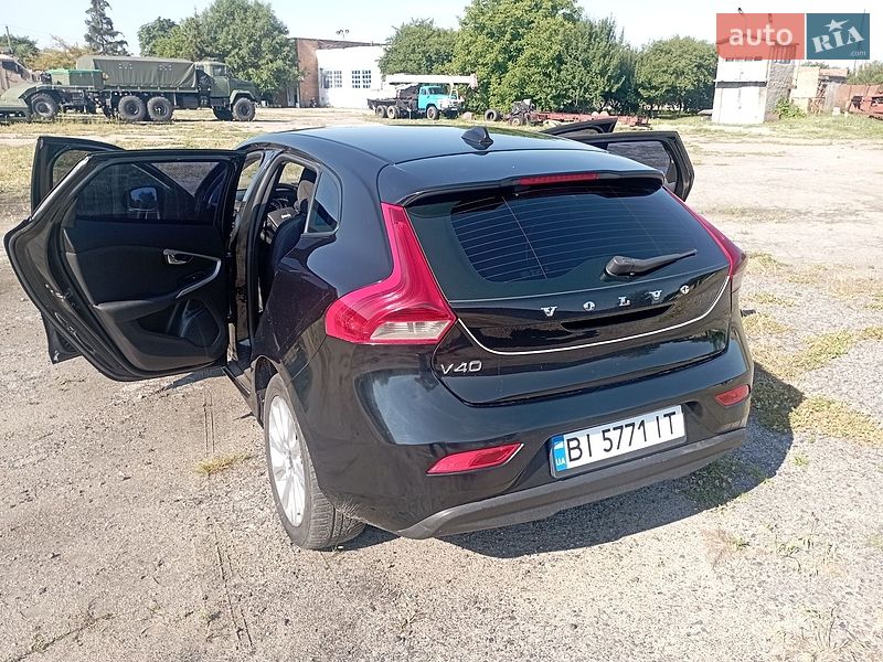 Хэтчбек Volvo V40 2013 в Новых Санжарах