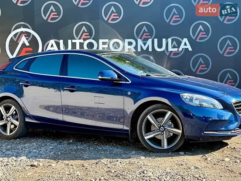 Volvo V40 2015