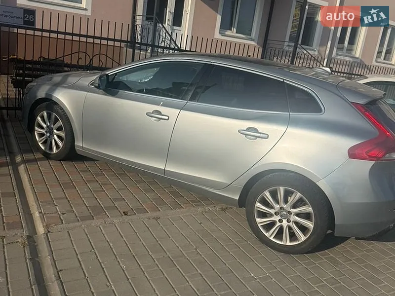 Volvo V40 2013