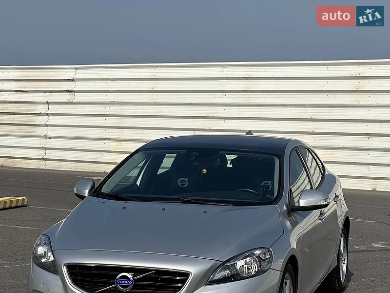 Volvo V40