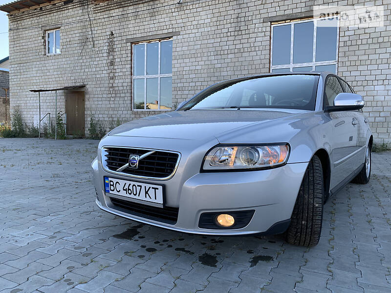 Універсал Volvo V50 2010 в Стрию