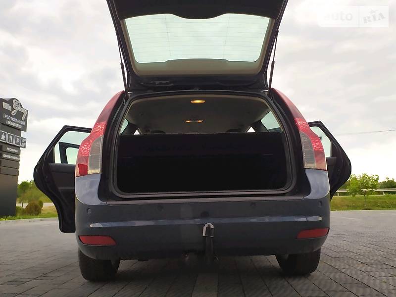Універсал Volvo V50 2010 в Стрию