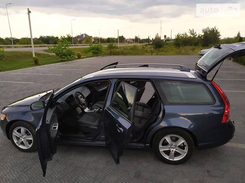Універсал Volvo V50 2010 в Стрию