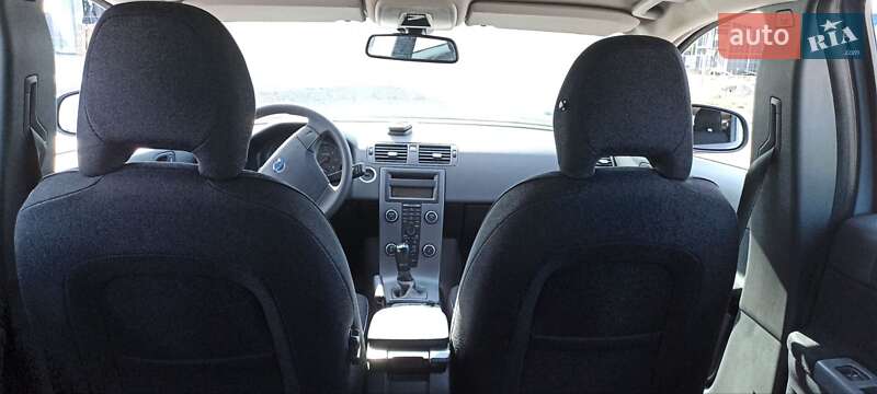 Універсал Volvo V50 2010 в Маневичах