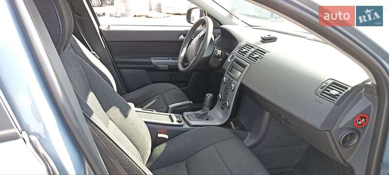 Універсал Volvo V50 2010 в Маневичах