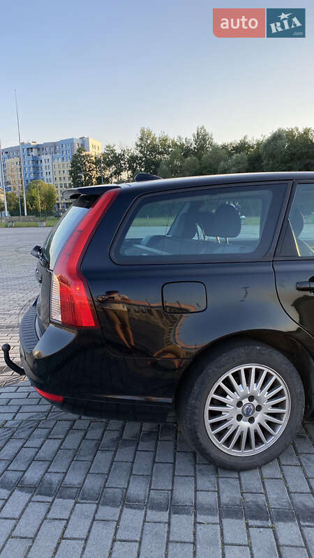 Универсал Volvo V50 2010 в Львове