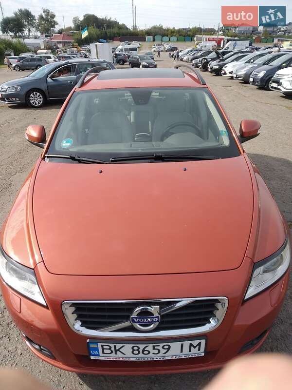 Універсал Volvo V50 2010 в Костопілі