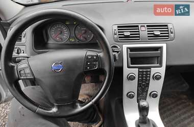 Универсал Volvo V50 2010 в Нововолынске