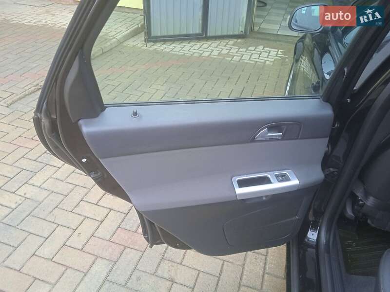 Універсал Volvo V50 2010 в Чернівцях