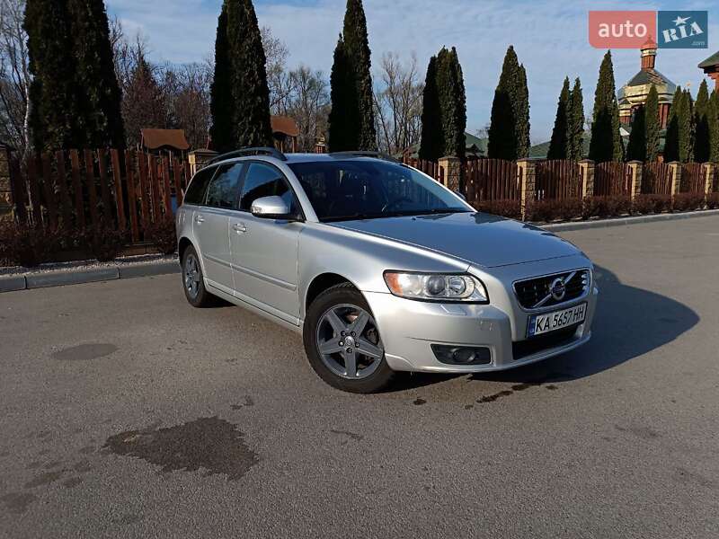 Универсал Volvo V50 2010 в 