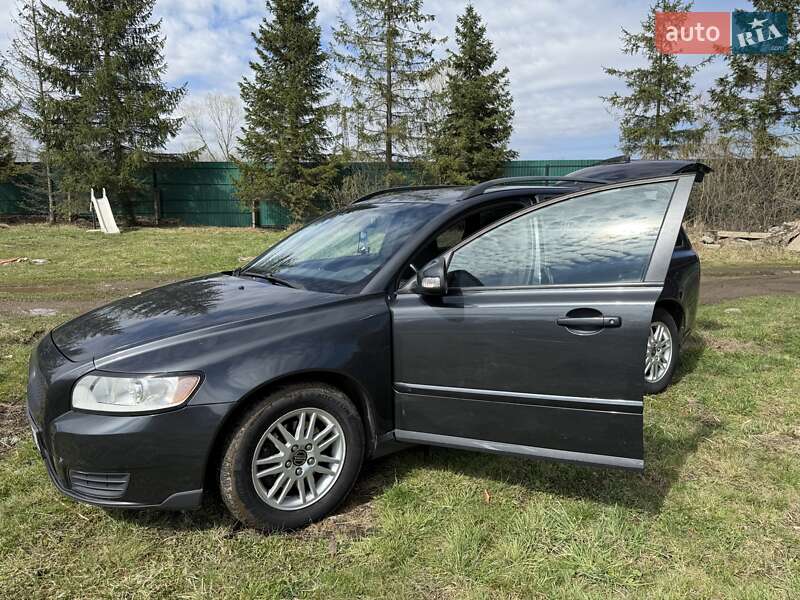 Універсал Volvo V50 2010 в Долині