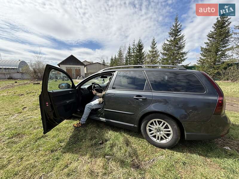 Універсал Volvo V50 2010 в Долині