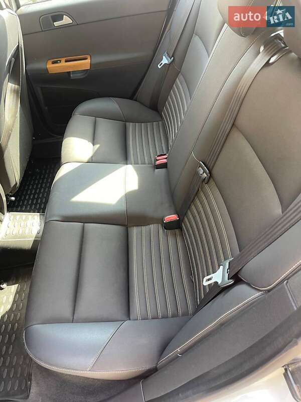 Універсал Volvo V50 2009 в Рівному