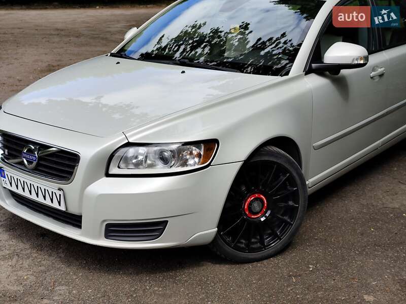 Універсал Volvo V50 2010 в Львові